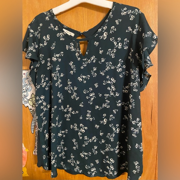 Selling a Maurices blouse! - Picture 1 of 3